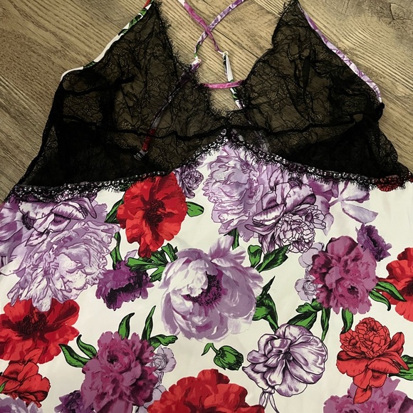 Lingerie - Picture 2 of 4